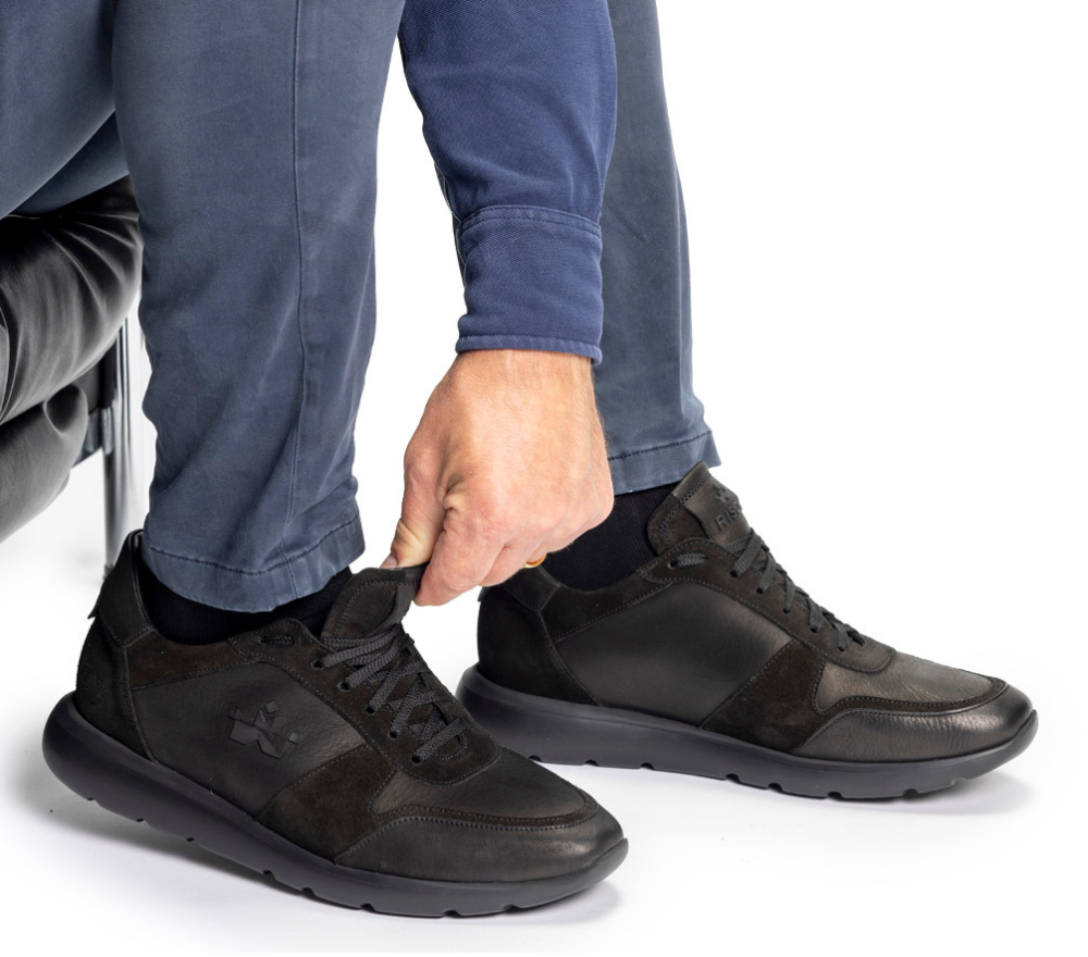 Sneaker Joe in Black